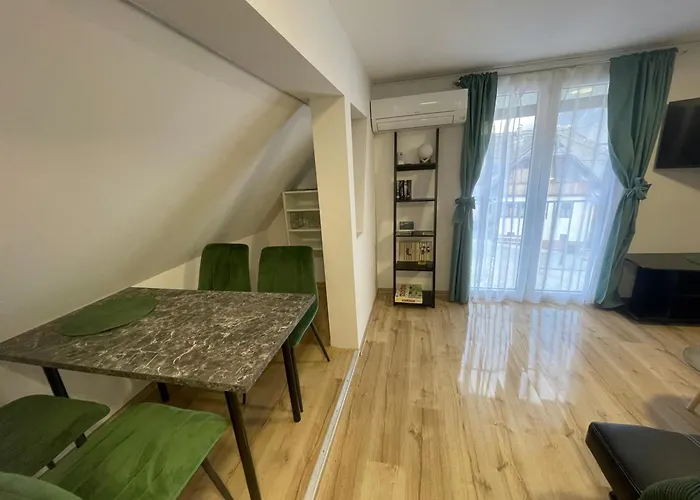 Apartma Tonii דירה *